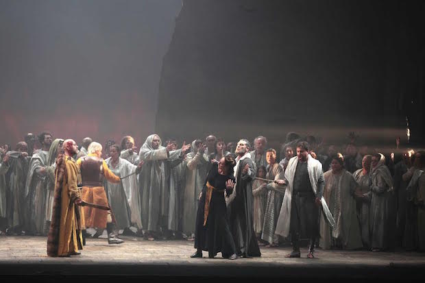 Dramma e hybris nel bel Nabucco di Leo Muscato a Cagliari