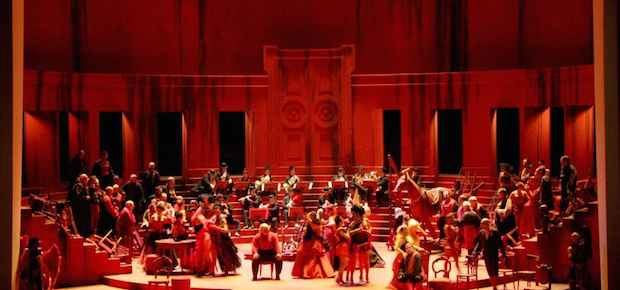 Rigoletto al Teatro dell’Opera di Firenze: Il Circo dei piaceri e della vendetta