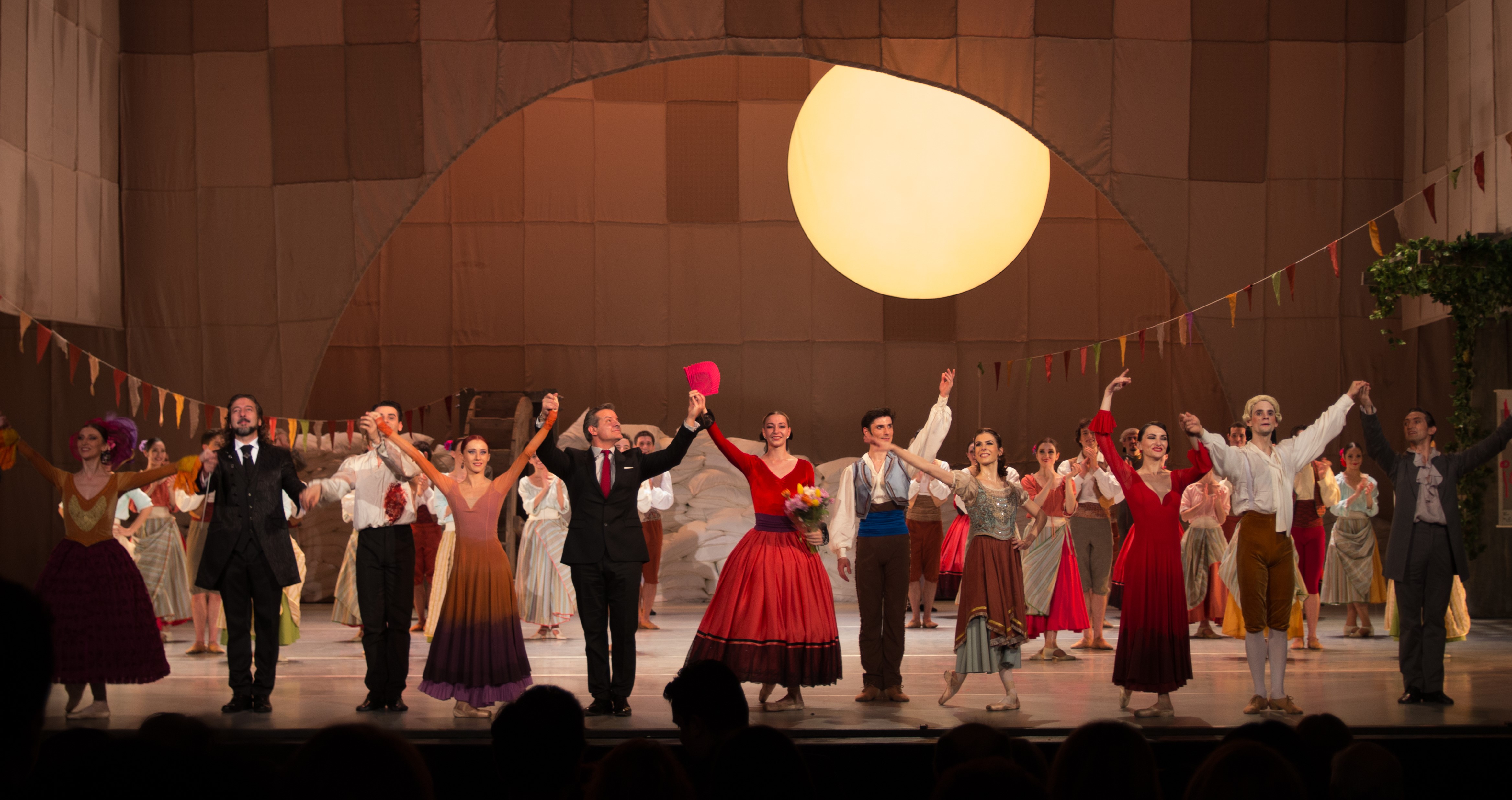 Estreno en la Ópera de Bucarest de los ballets El sombrero de tres picos y El amor brujo, del coreógrafoespañol Carlos Vilán