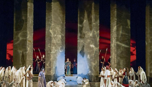 Nabucco en Las Palmas, entre el grito y el buen canto
