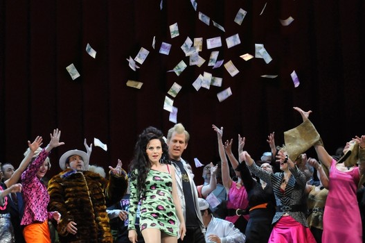 Una Traviata en Dresde supeditada a los abusos escénicos de Andreas Homoki