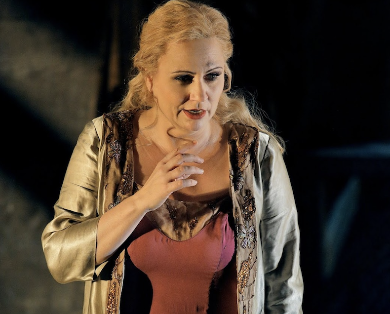 Sieglinde (Anja Kampe). Les photos sont d'Enrico  Nawrath  © Bayreuther Festspiele