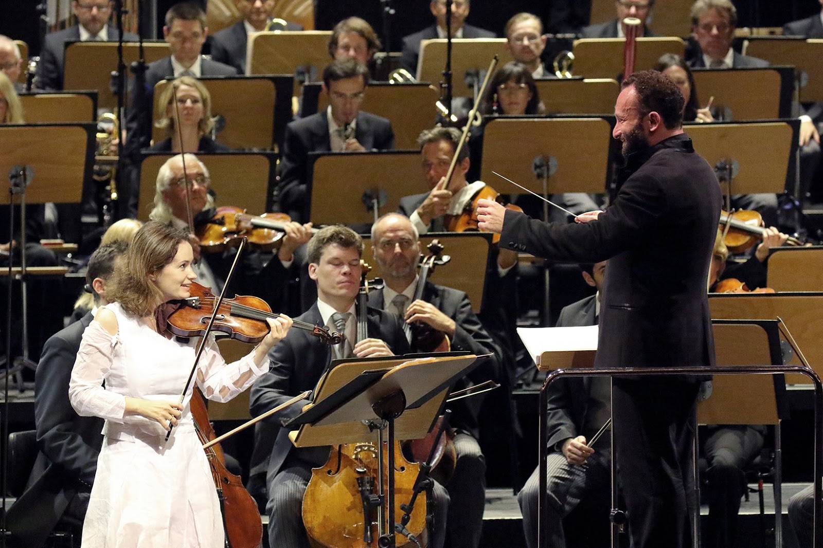 Concert d'Académie: Kirill Petrenko et Patricia Kopatchinskaja triomphent dans le Concerto pour violon de Schönberg. Crédit photographique Wilfried Hösl