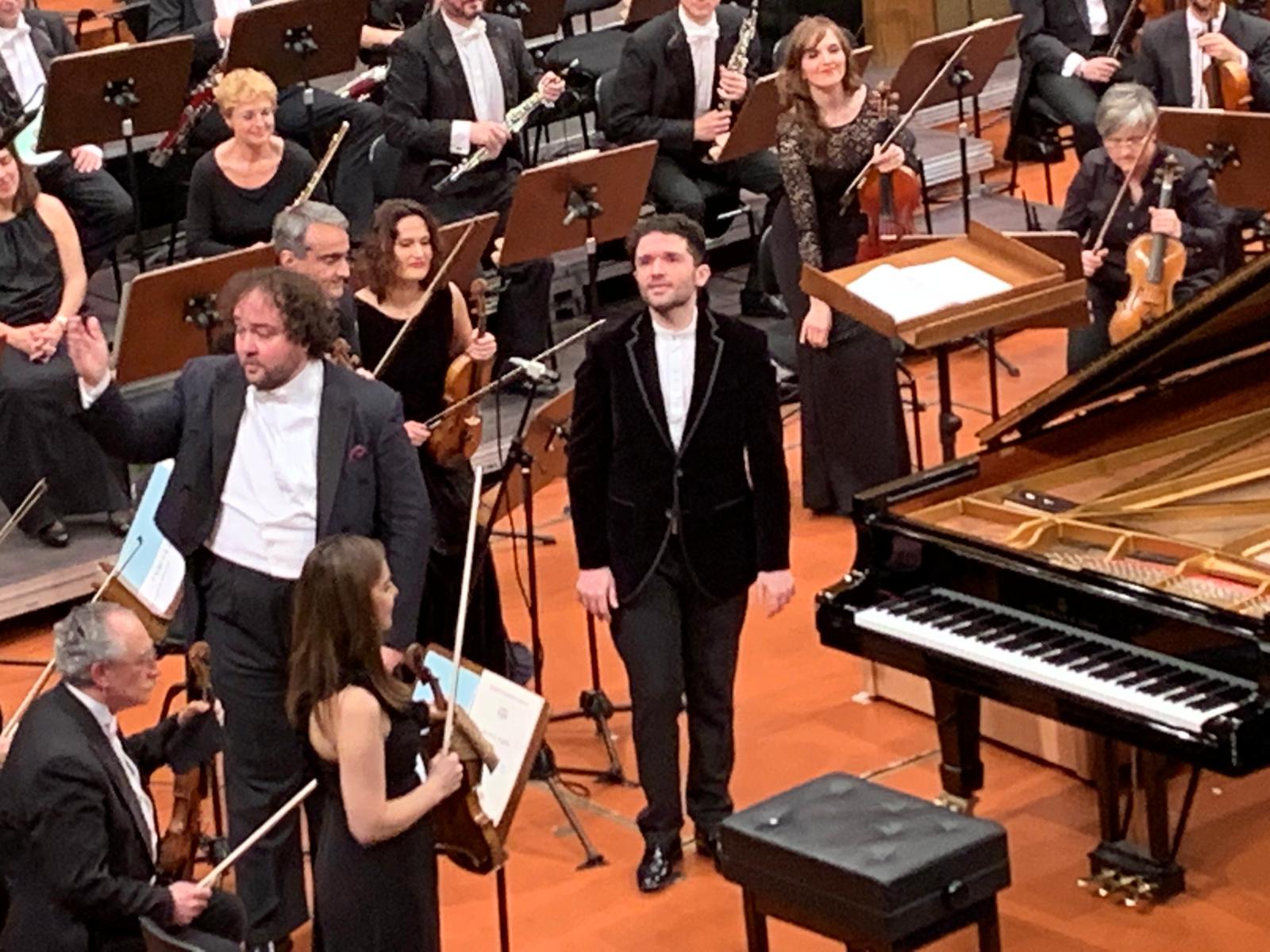 El pianista Eduardo Fernández triunfa con la ORTVE