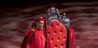 Rigoletto (Leo Nucci) ©Mikel Ponce y Miguel Lorenzo Palau de les Arts