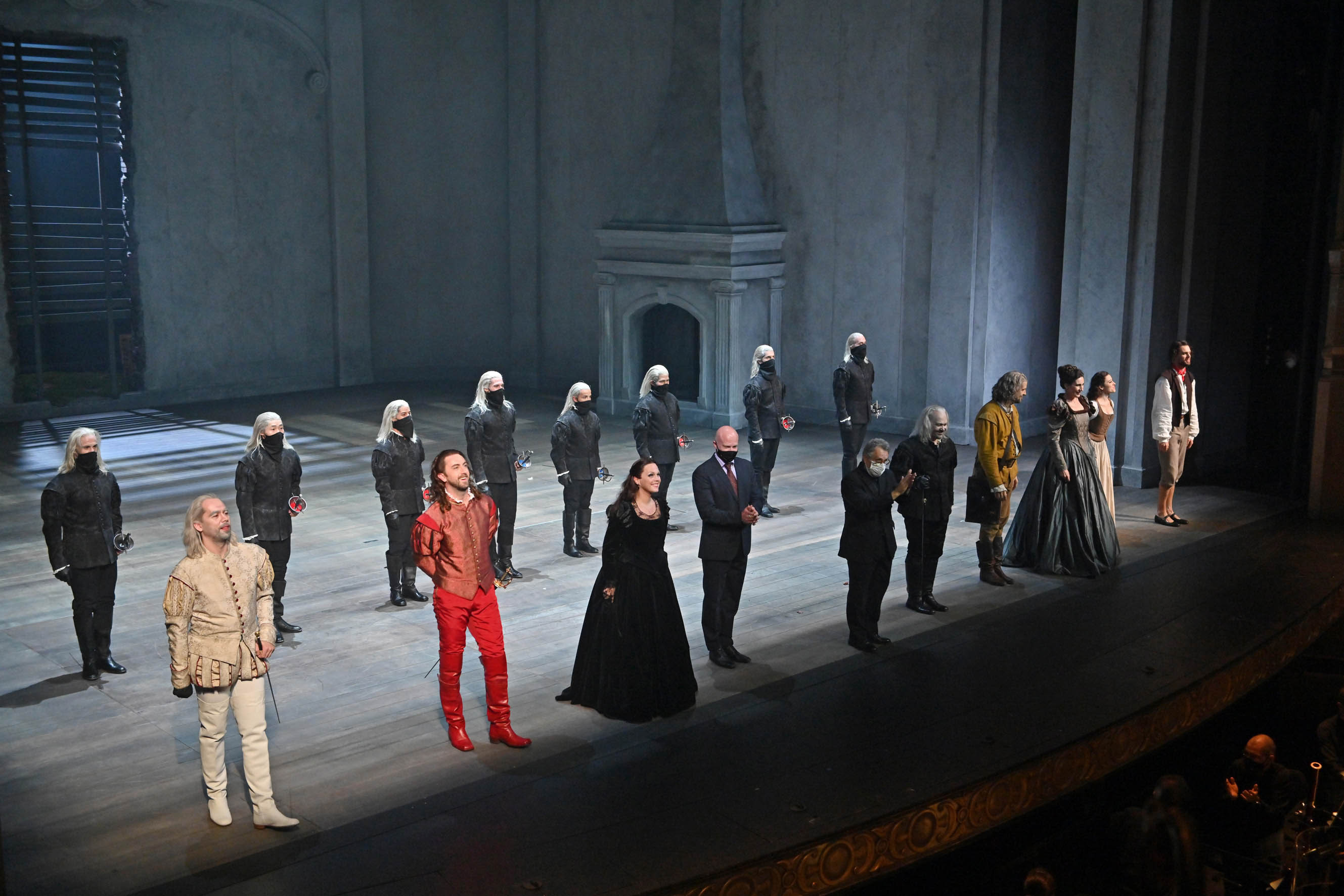 Solistas y coro en los saludos en el Don Giovanni en el Liceu de Barcelona / Foto: A. Bofill