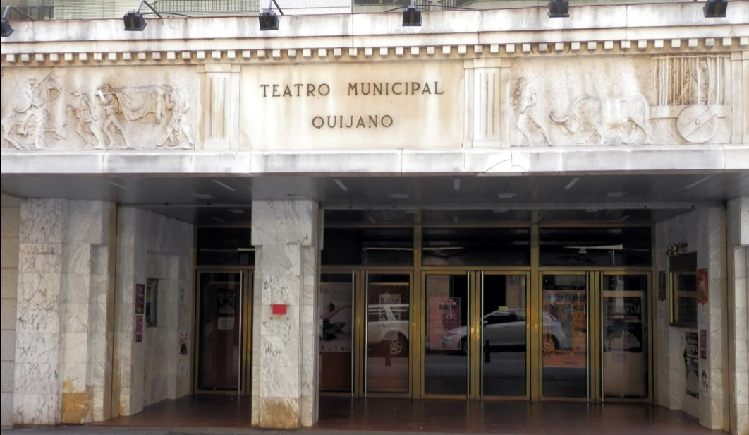 Entrada principal al Teatro Municipal Quijano (Ciudad Real)