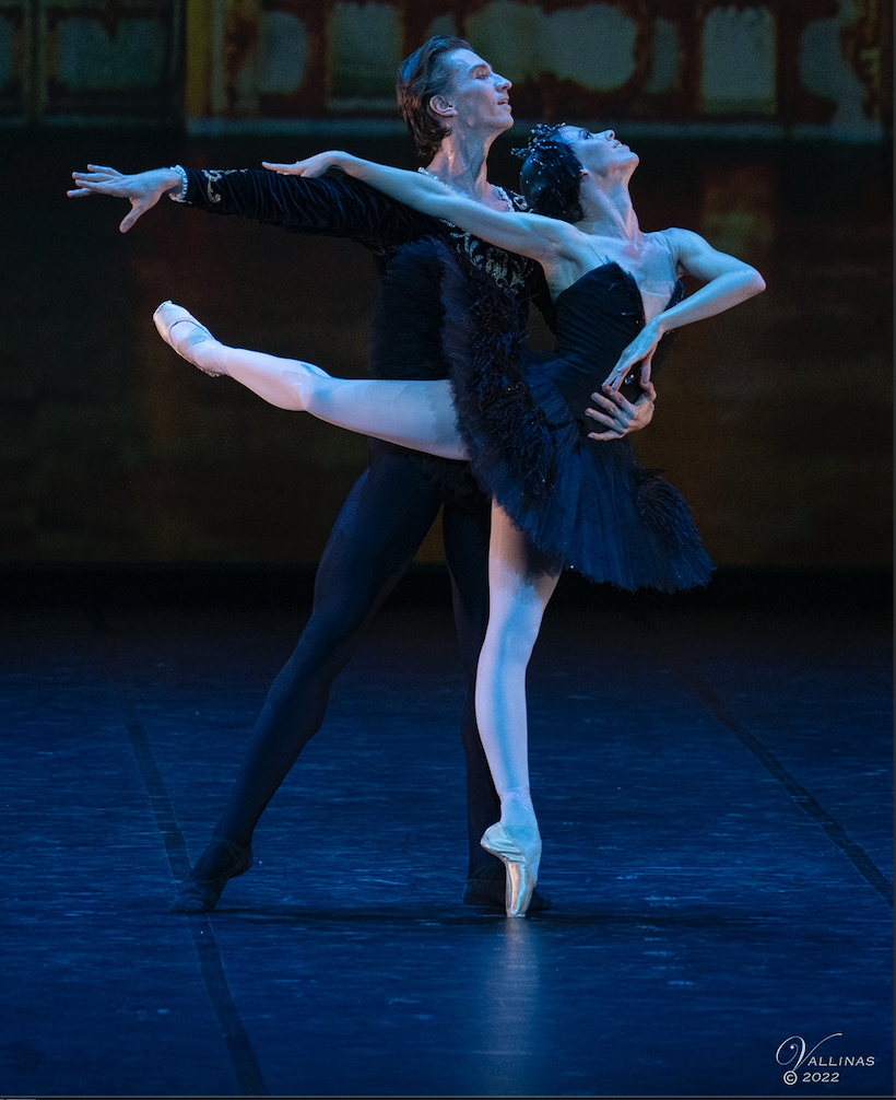 Elisa Badenes y Vadim Muntagirov en 'El Cisne negro' / Foto @ Jesús Vallinas