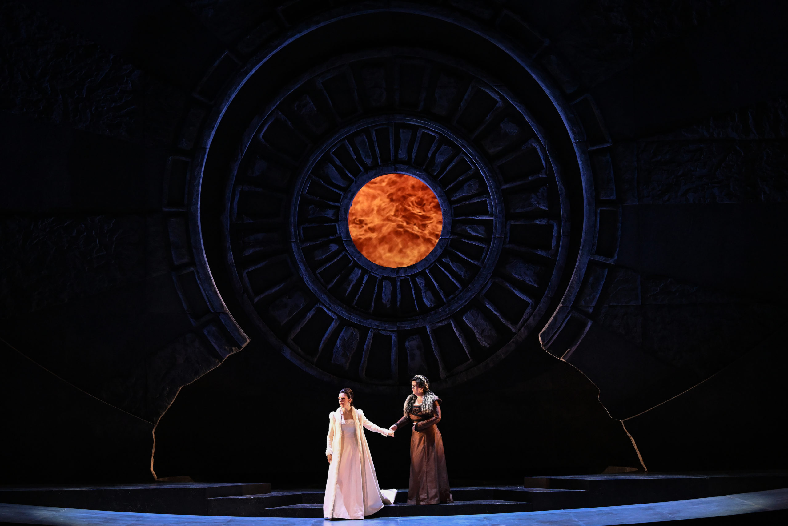 Paola Gardina y Francesca Sassu / Foto: Ópera de Oviedo