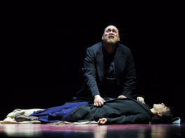 Rosa Feola y Quinn Kelsey en "Rigoletto." Foto: Curtis Brown / Met Opera