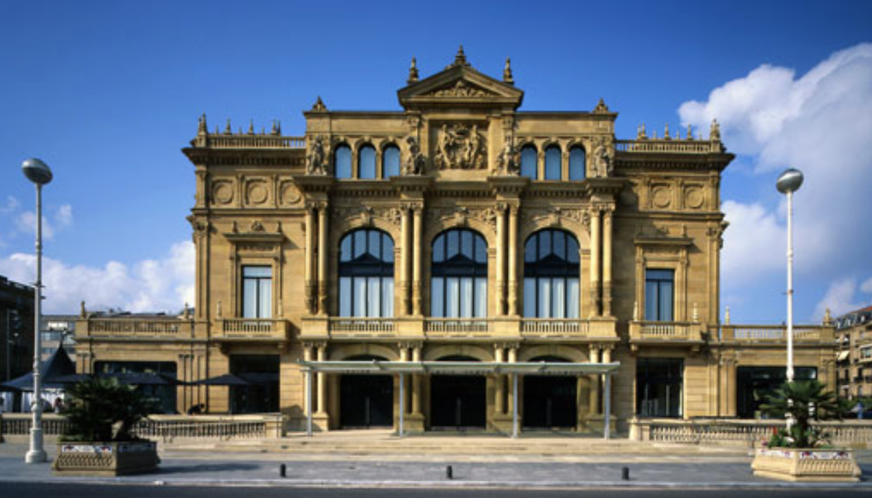 Fachada del Teatro Victoria Eugenia de San Sebastián / Foto: Victoria Eugenia Antzokia