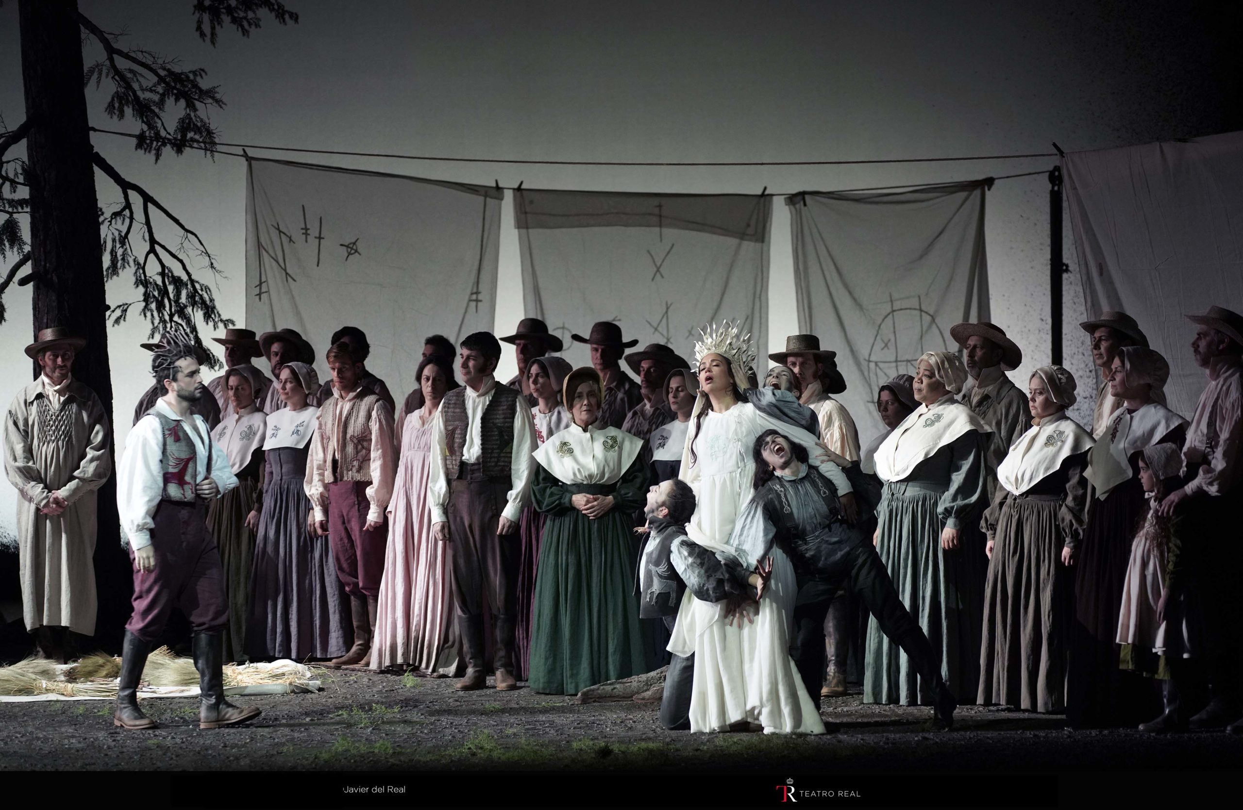 Una escena de "La Sonnambula" en el Teatro Real / Foto: © Javier del Real