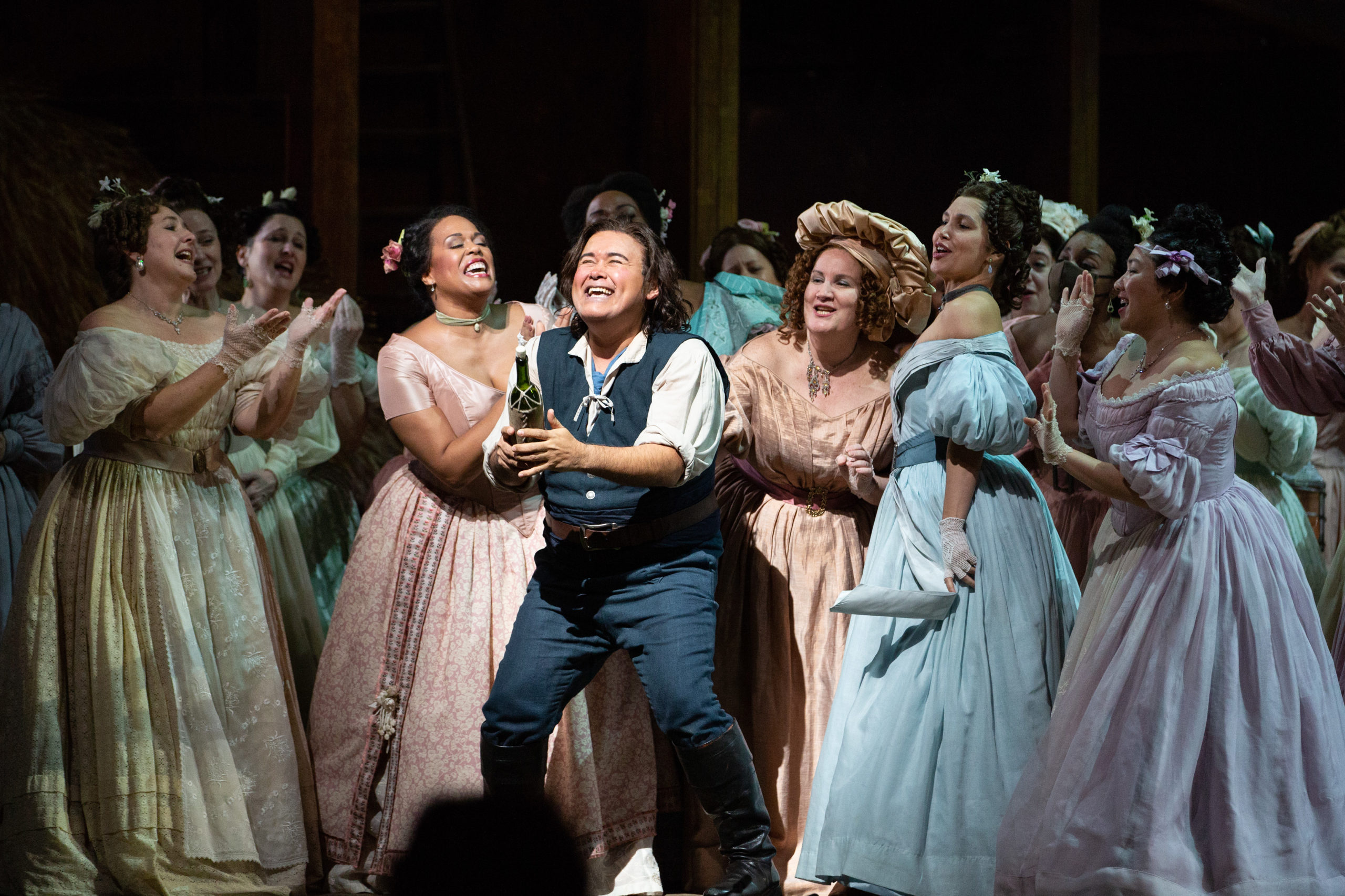 Javier Camarena como Nemorino en el Met. Foto: Marty Sohl / Met Opera