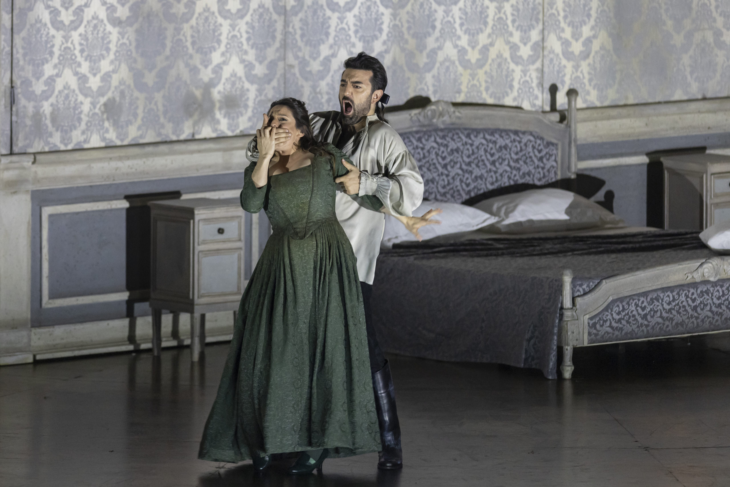 Una escena de "Don Giovanni" en Les Arts - Foto: Miguel Lorenzo / Mikel Ponce