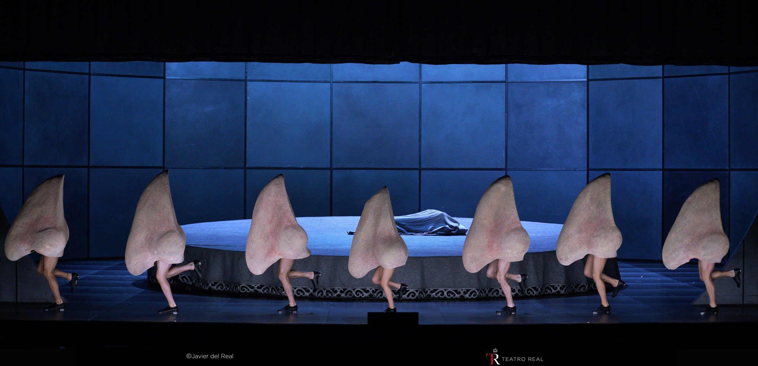 Una escena de "La Nariz" en el Teatro Real / Foto: Javier del Real
