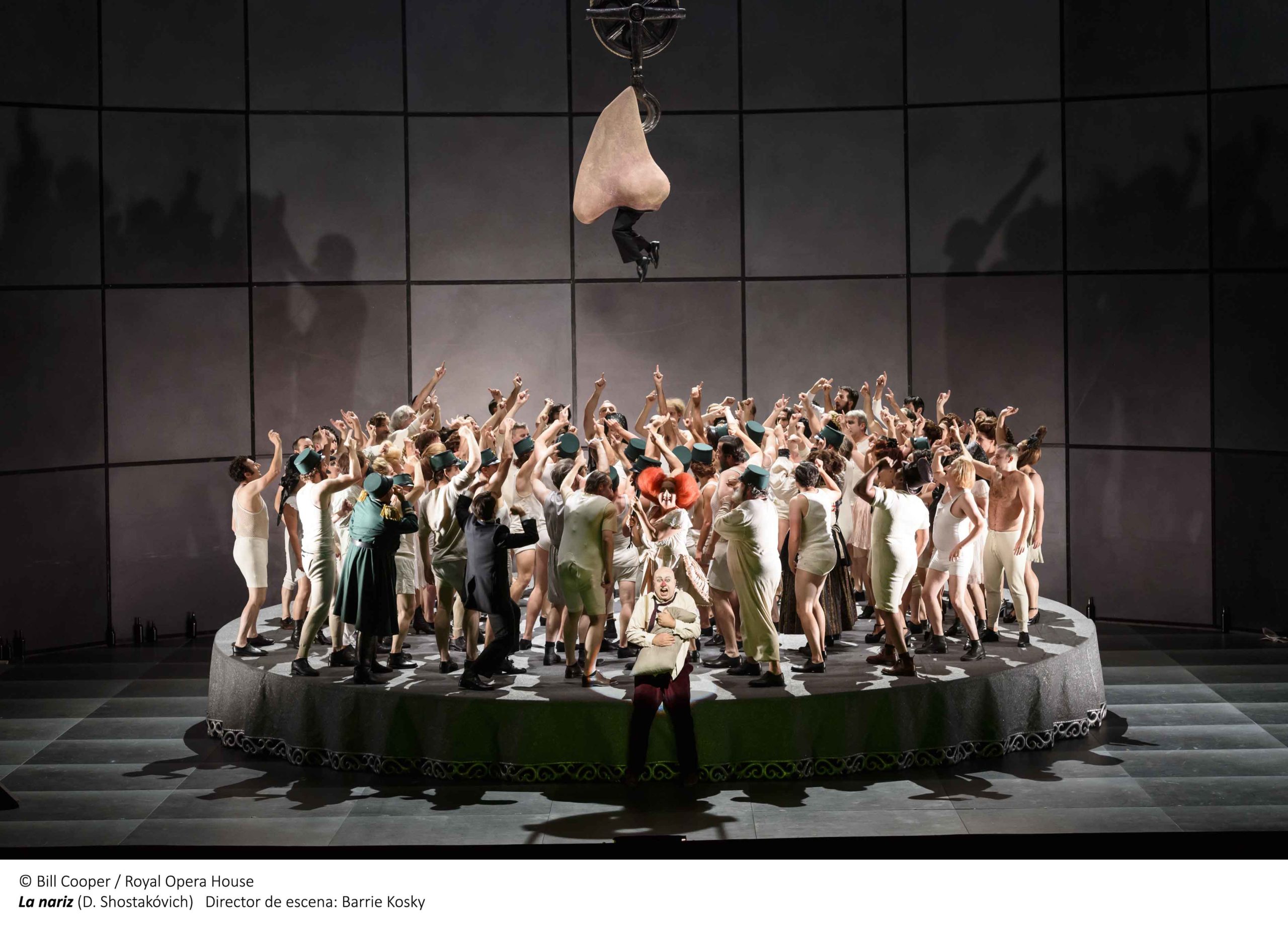 Una escena de la producción de "La nariz" / Foto: © Bill Cooper - Royal Opera House 
