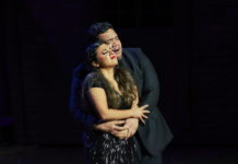 Amina Edris y Pene Pati en una escena de "Manon" en el Liceu de Barcelona (2023) / Foto: Gran Teatre del Liceu