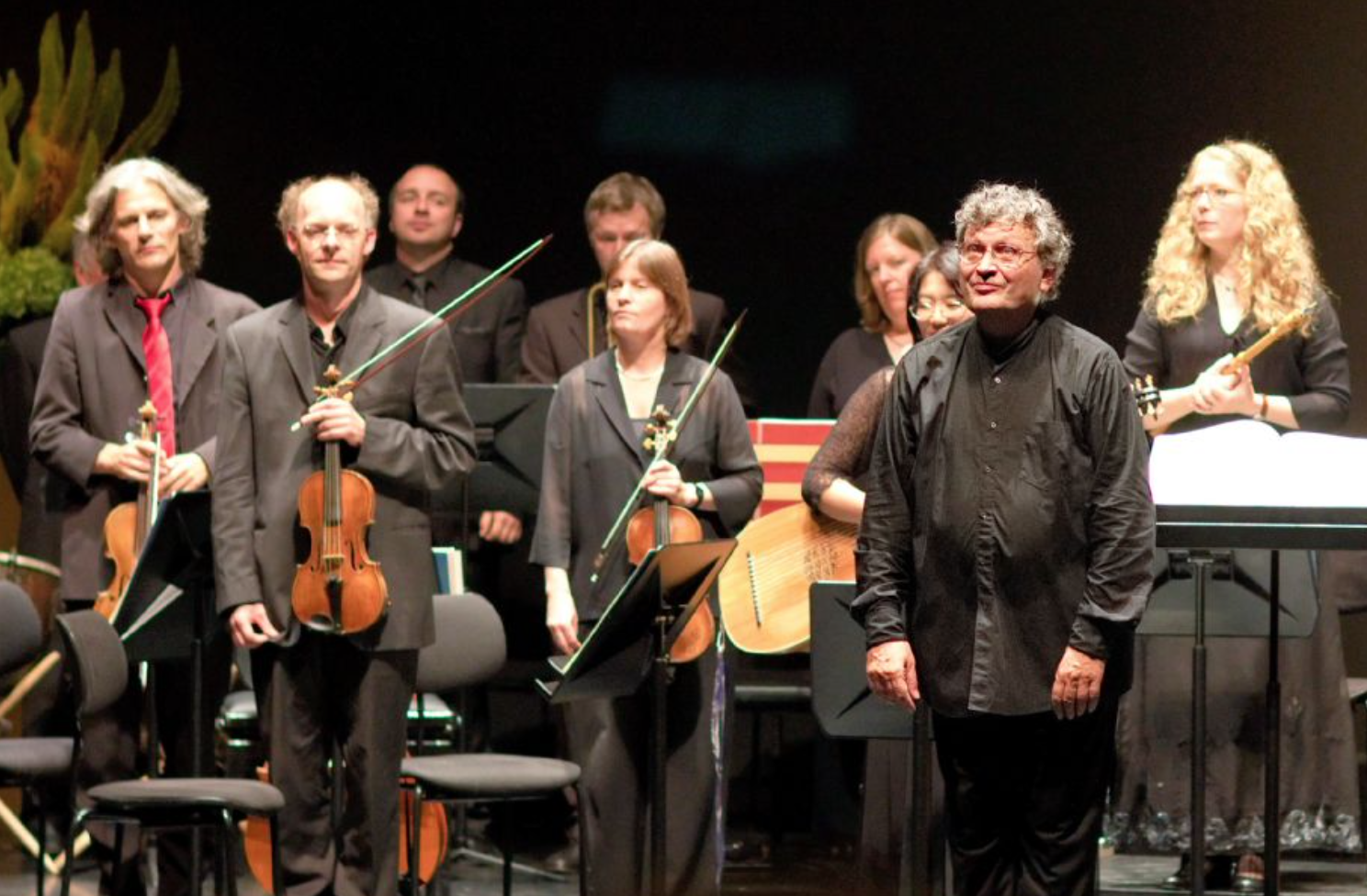 René Jacobs y algunos miembros de la orquesta al final de la representación / Foto: Javier del Real