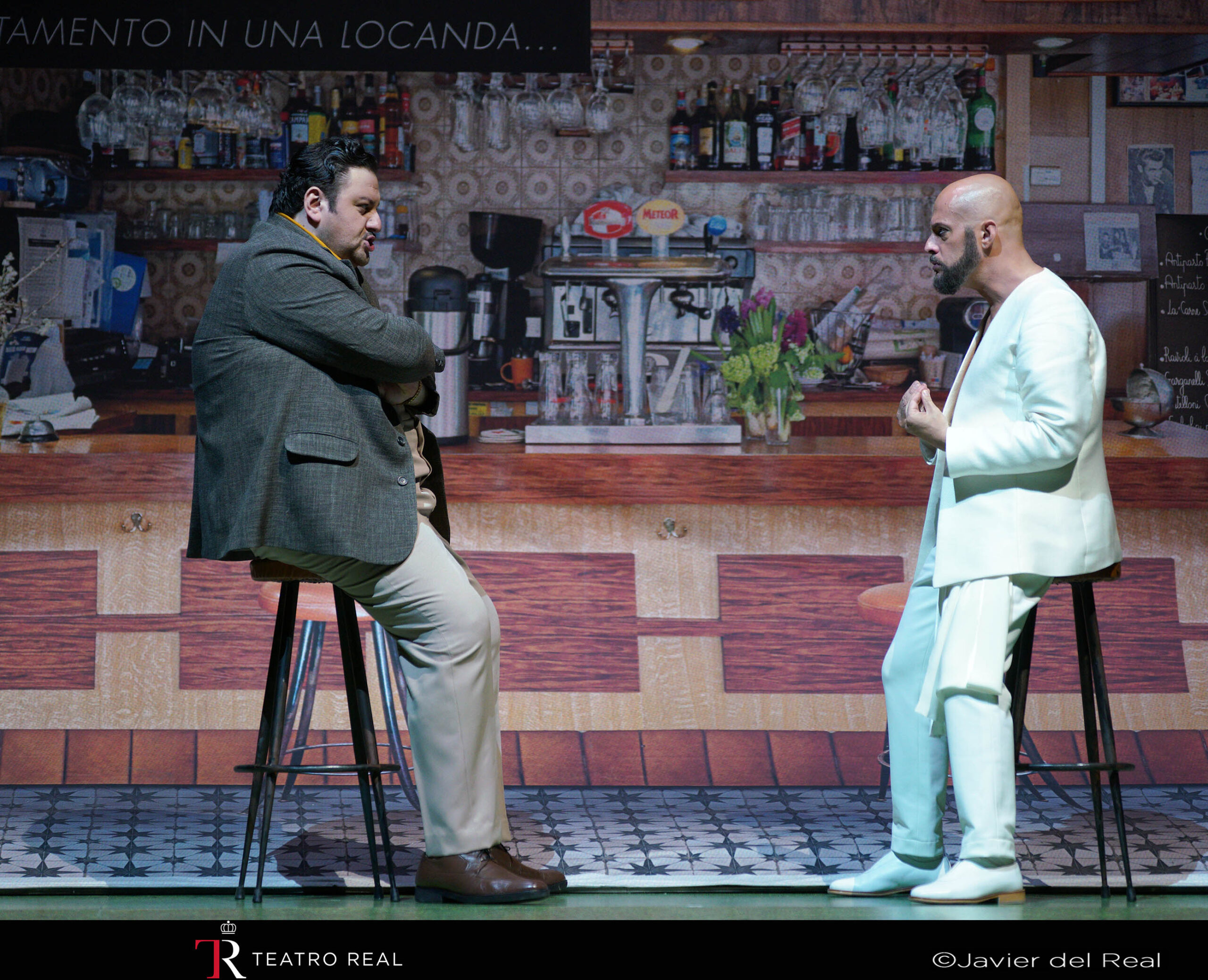 Misha Kiria (Don Geronio) y Alex Esposito (Selim) en una escena de "Il turco in Italia" / Foto: Javier del Real 