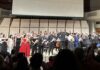 Los artistas recibiendo los aplausos del público al final del estreno de "La ruta de Don Quijote" / Foto: FIU - Wertheim School of Music
