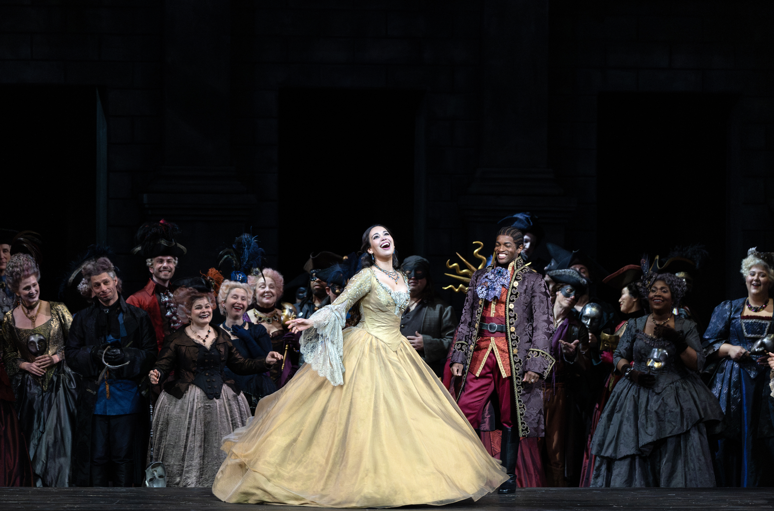 Nadine Sierra es Juliette y Frederick Ballentine es Tybalt en Roméo et Juliette. Foto: Marty Sohl. Met Opera