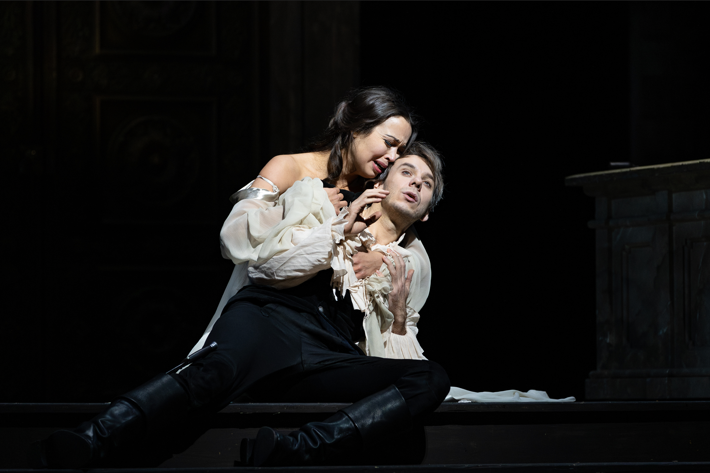 Nadine Sierra es Juliette y Benjamin Bernheim es Roméo en Roméo et Juliette. Foto: Marty Sohl. Met Opera